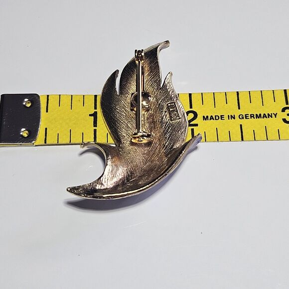 Vintage Jonette Jewelry Gold Tone Purple Enamel Brooch & Clip On Earrings Set - Picture 6 of 11